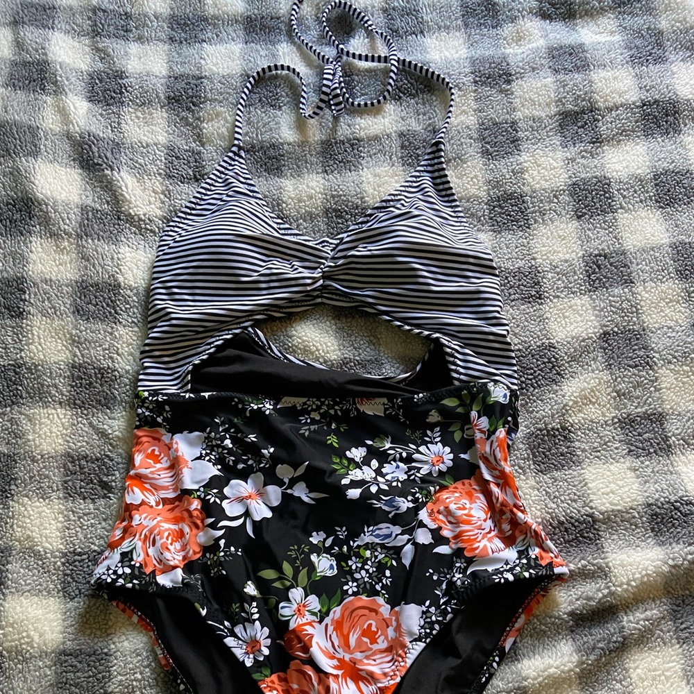 NWT Cupshe bathing suit